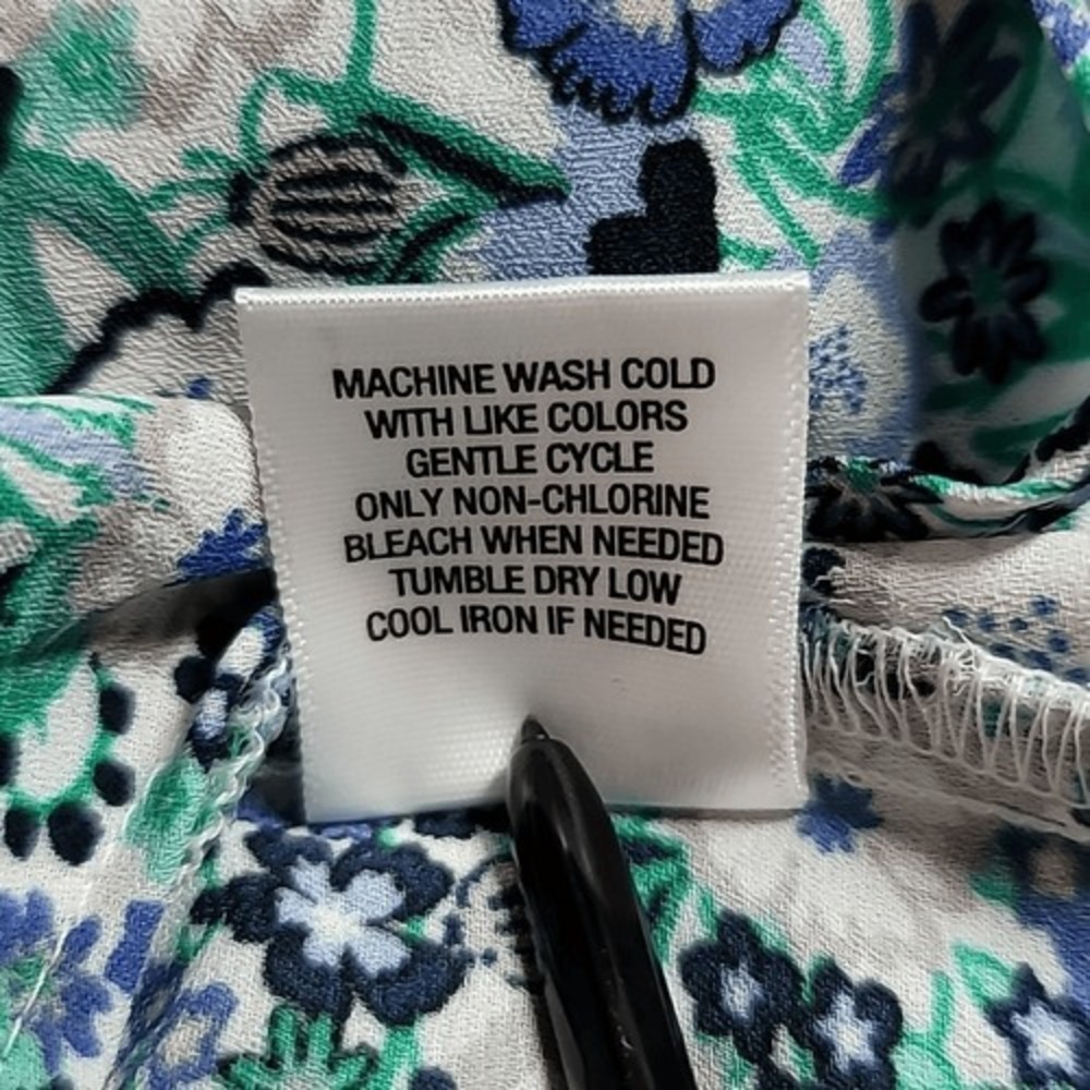 Roz & Ali‎ Blue & Green Floral V-Neck Blouse - Picture 13 of 13